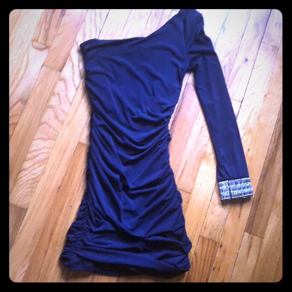 One sleeve dress
